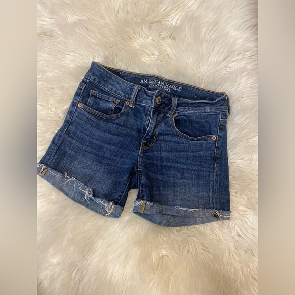 AE Super Stretch High Waist Cuffed Midi Blue
Jean Shorts - Picture 3 of 5